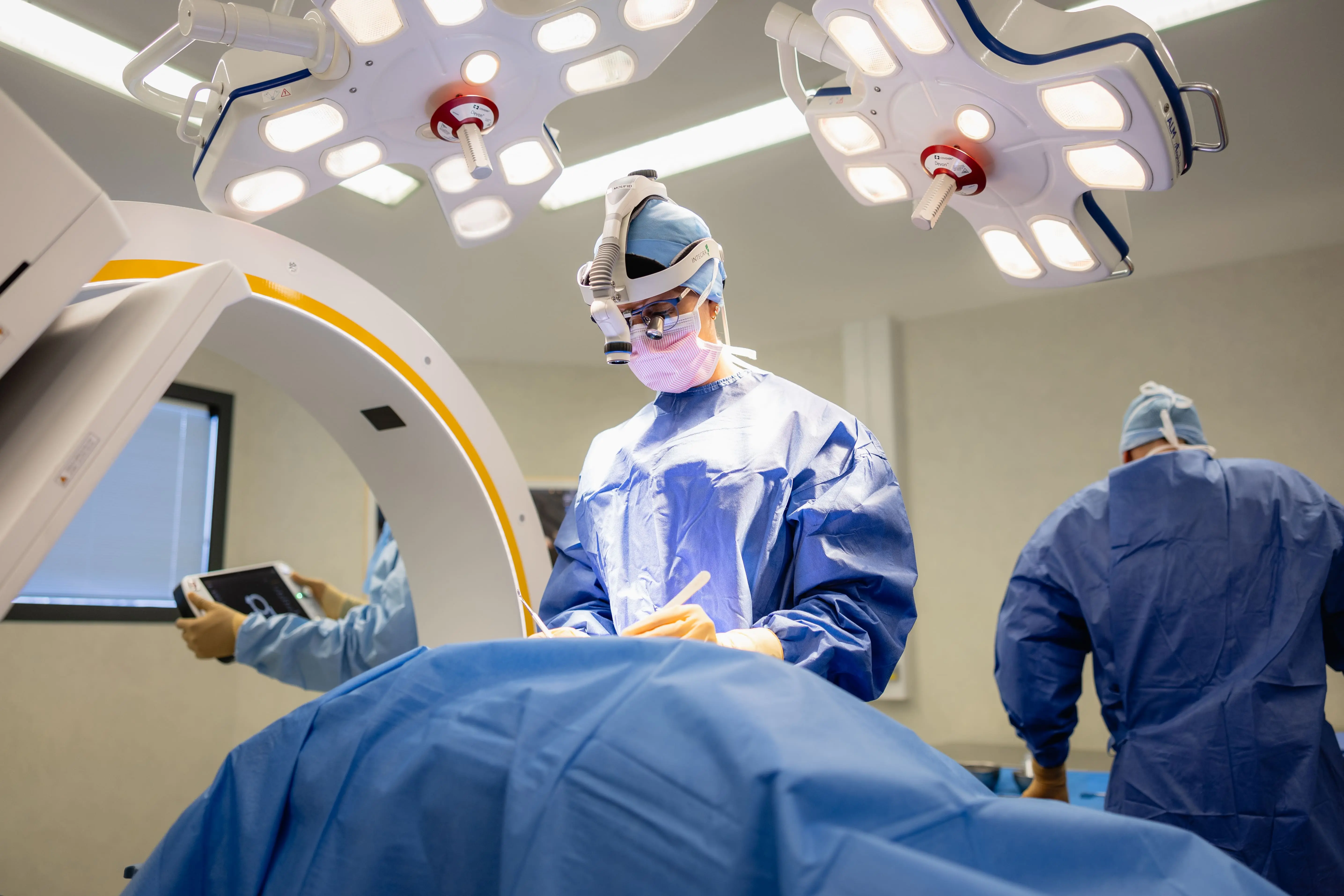 Bloc opératoire à Poitiers – infirmière de bloc opératoire pour la chirurgie du rachis