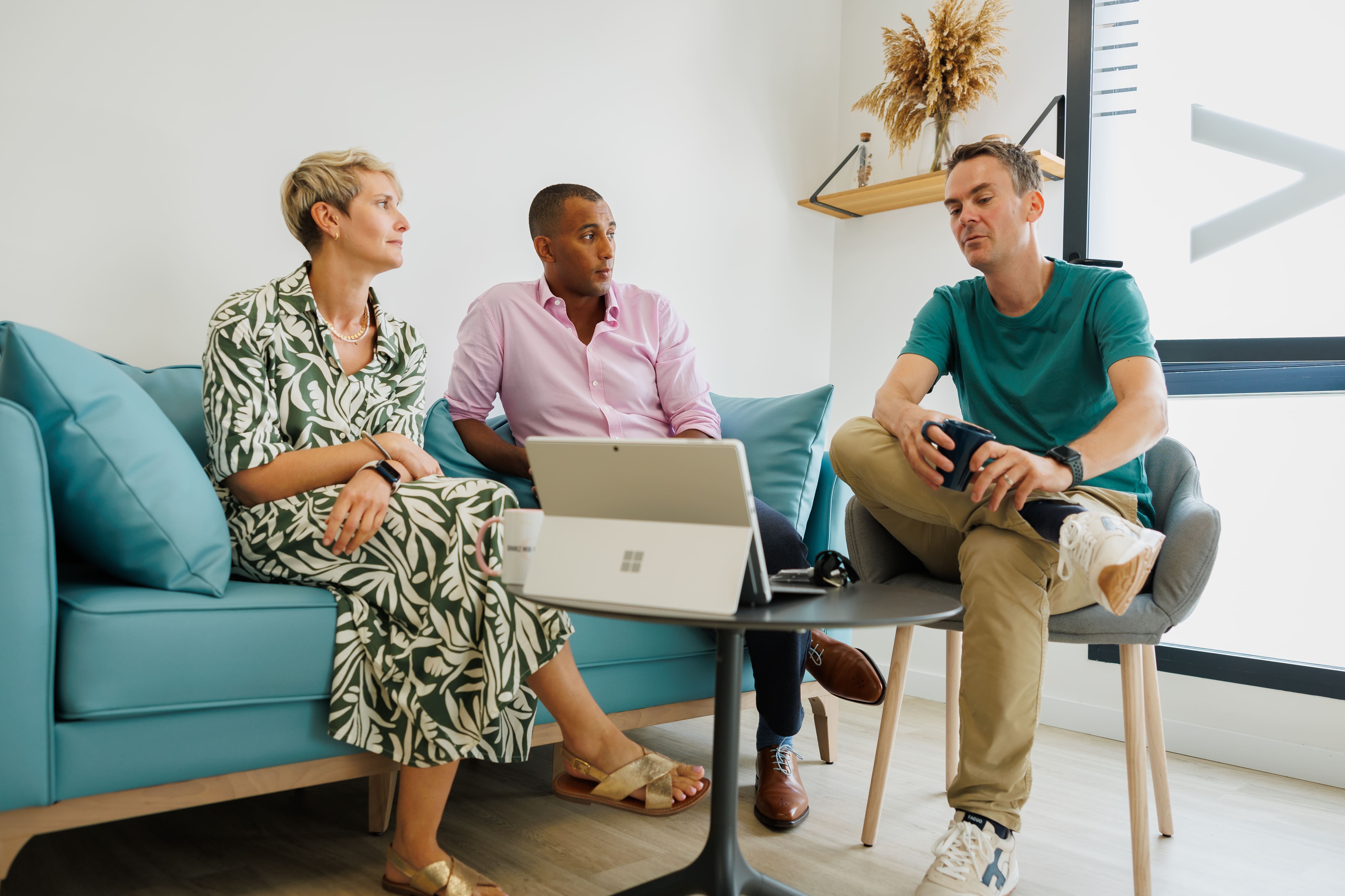 Équipe chirurgicale du rachis à Poitiers – trois chirurgiens spécialisés en colonne vertébrale