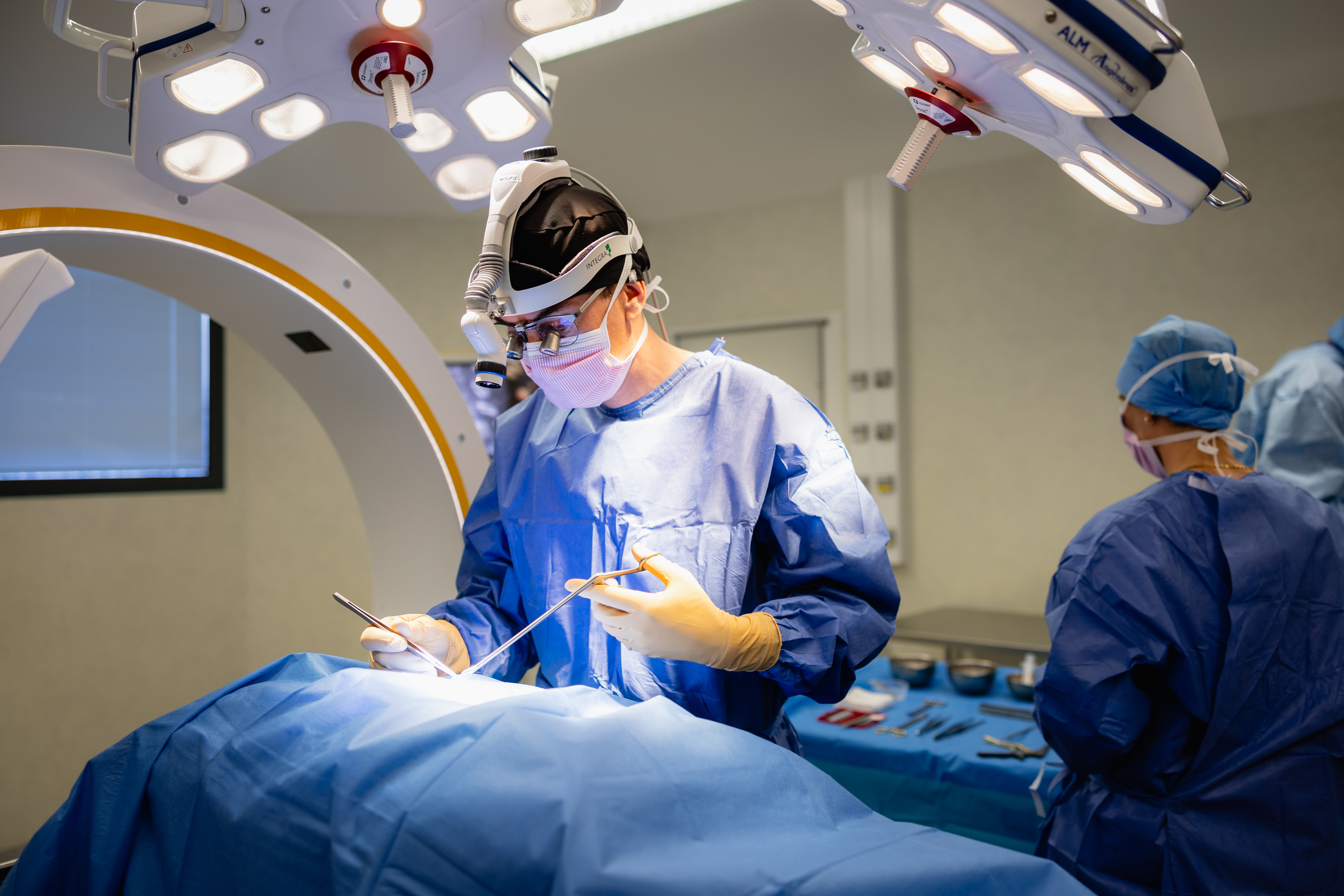 Dr Simon Teyssedou — instrumentation pour chirurgie mini-invasive du rachis