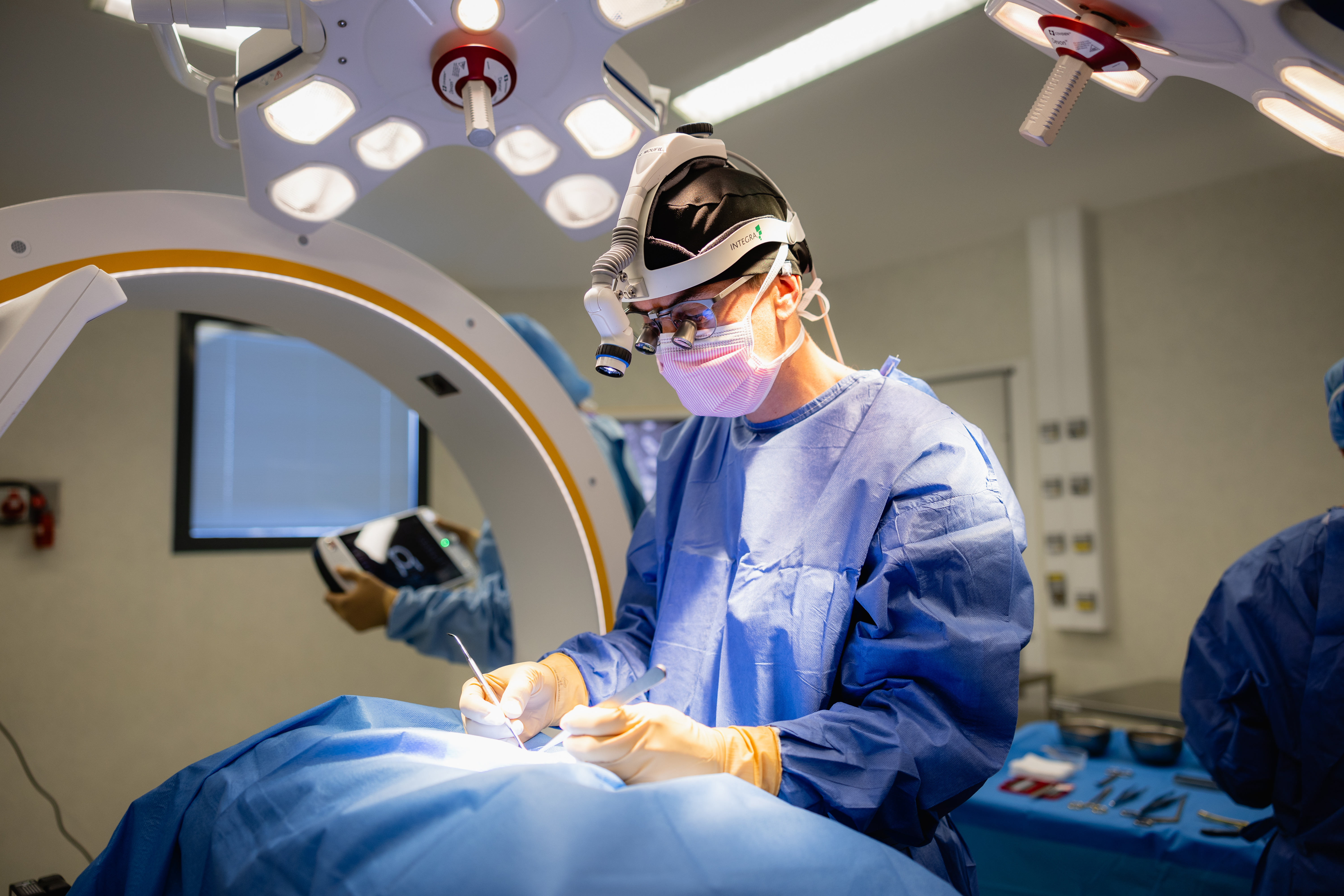 Instruments pour décompression cervicale au bloc ICV NOA